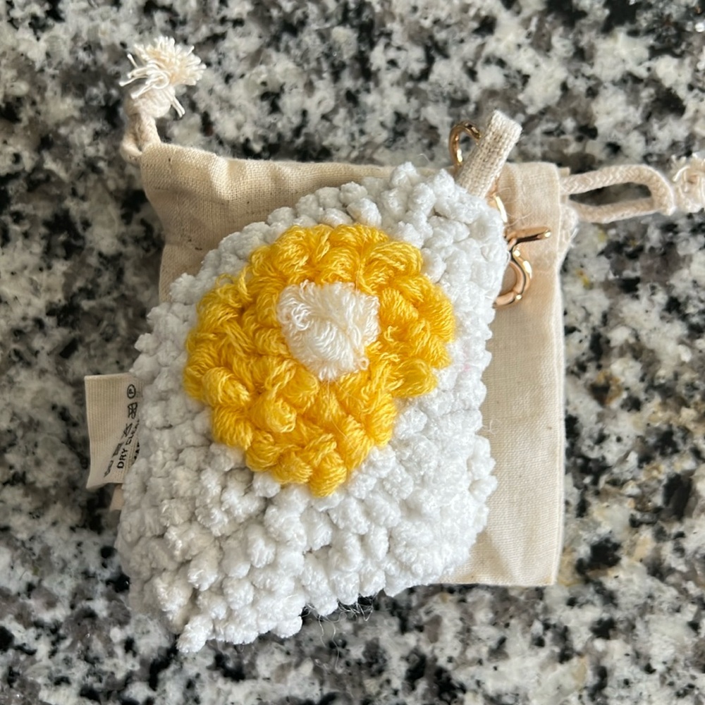 Eggcelent key chain
